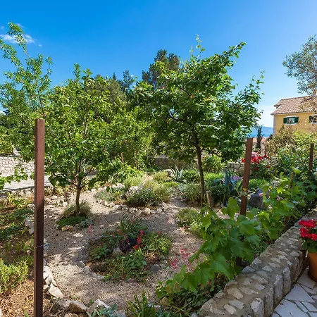 Lauschiges Nur 300 Meter Zum Mit Meerblick Und Kinderschaukel * Crikvenica