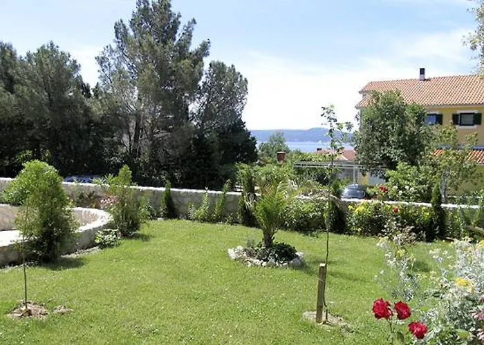 Lauschiges Nur 300 Meter Zum Mit Meerblick Und Kinderschaukel * Crikvenica