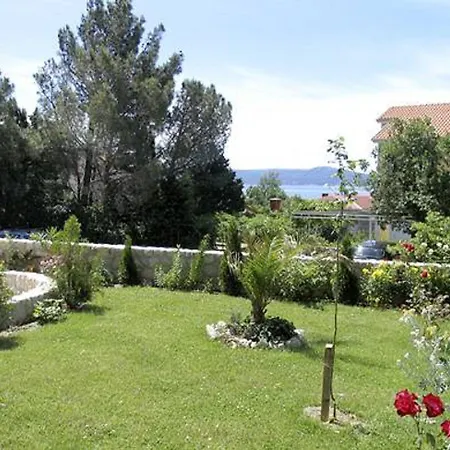 Lauschiges Nur 300 Meter Zum Mit Meerblick Und Kinderschaukel * Crikvenica